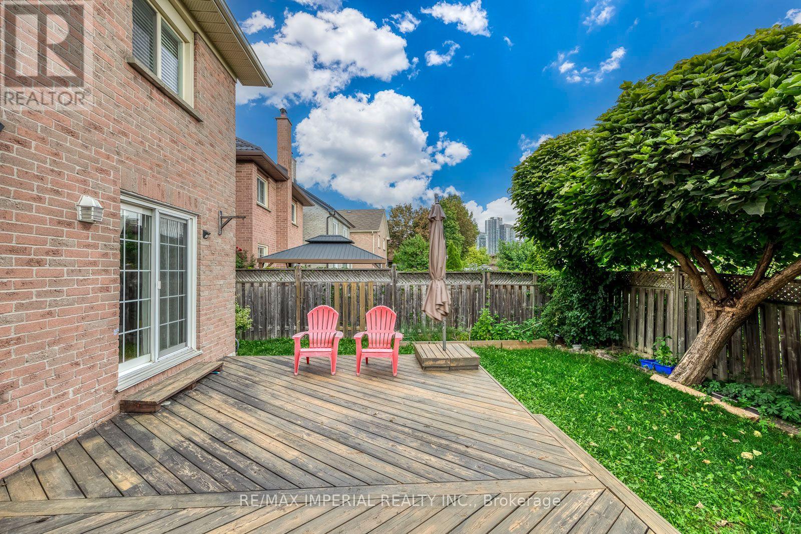 301 Kingsbridge Garden Circle, Mississauga, Ontario  L5R 1L2 - Photo 48 - W13813162