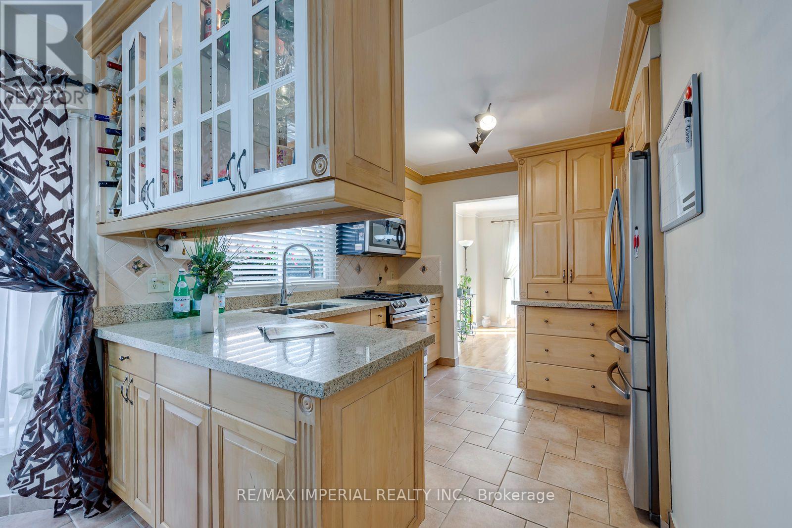 301 Kingsbridge Garden Circle, Mississauga, Ontario  L5R 1L2 - Photo 20 - W13813162