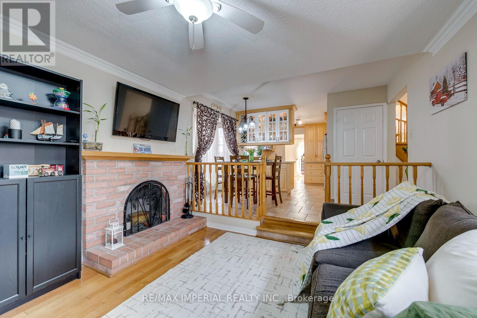 301 Kingsbridge Garden Circle, Mississauga, Ontario  L5R 1L2 - Photo 24 - W13813162