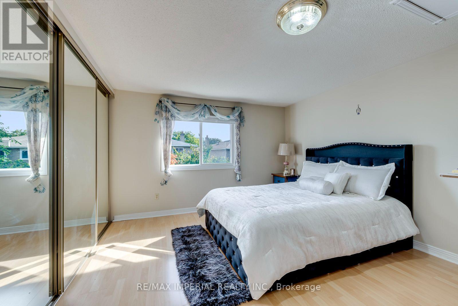 301 Kingsbridge Garden Circle, Mississauga, Ontario  L5R 1L2 - Photo 30 - W13813162
