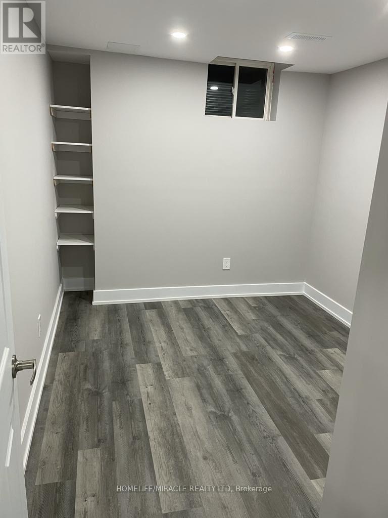 25 Wasaga Road, Brampton, Ontario  L6X 3B1 - Photo 2 - W13810212