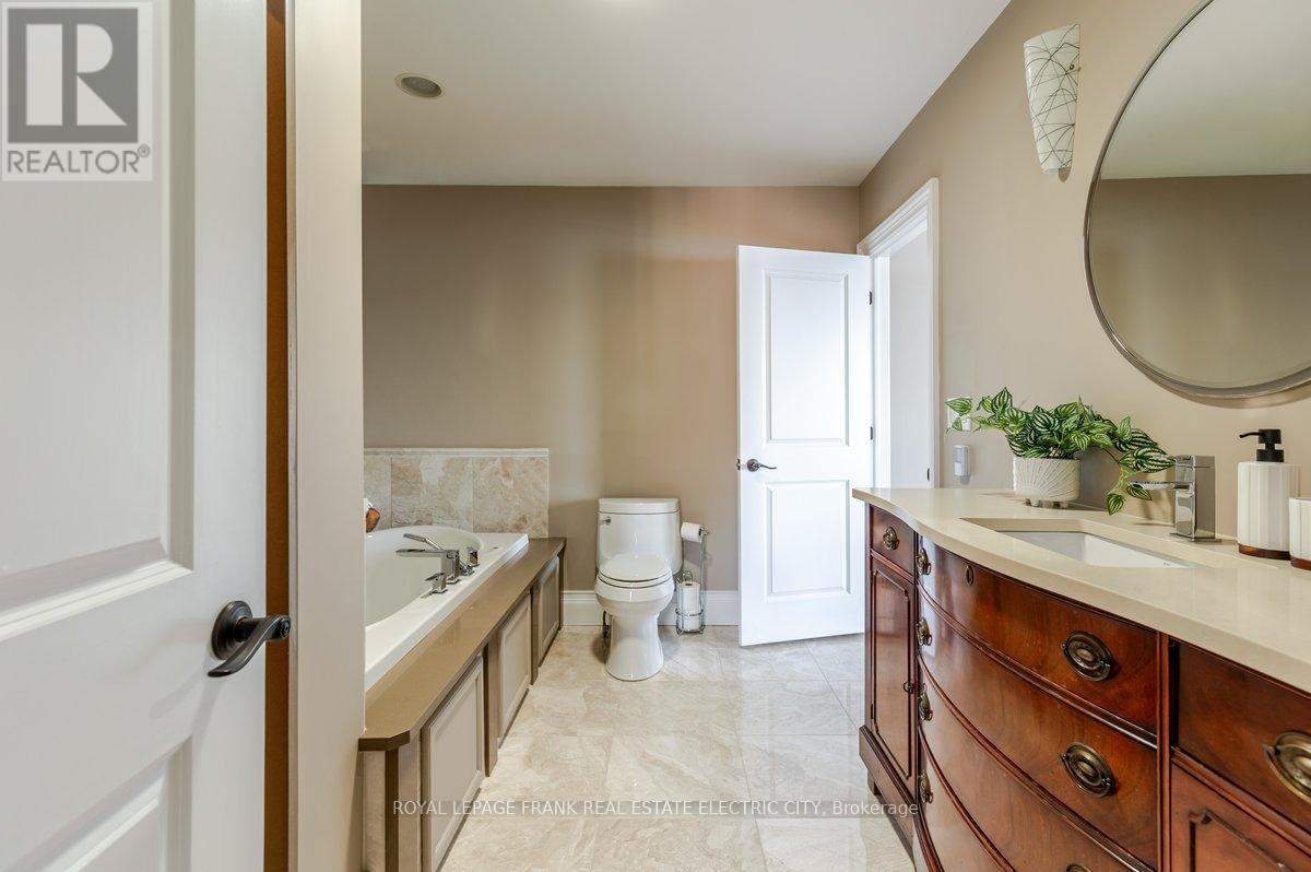 97 Crescent Street, Peterborough, Ontario K9J 2G3 - Photo 34 - X13813394
