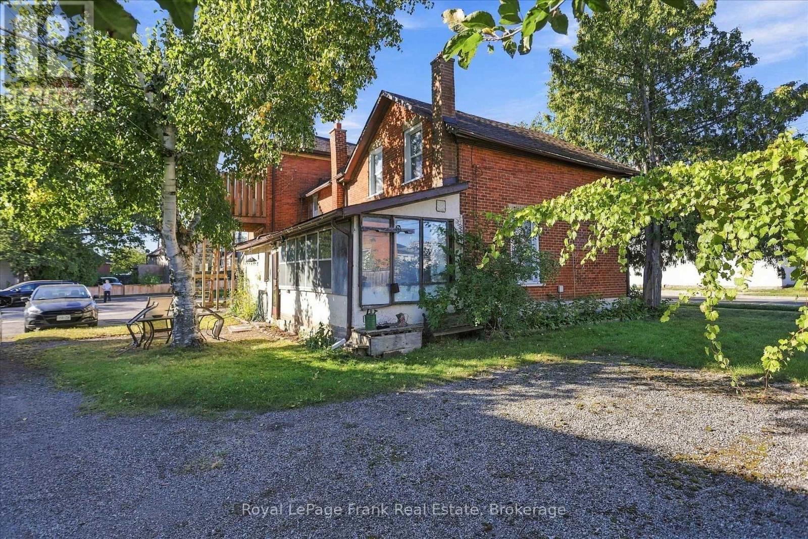 226 Lake Street, Peterborough (Town Ward 3), Ontario  K9J 3J1 - Photo 6 - X13813468