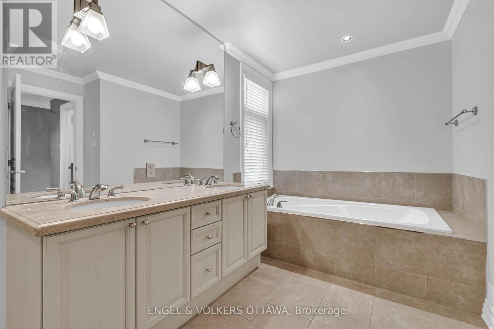 108 Manorhill Private, Ottawa, Ontario  K1H 2J4 - Photo 17 - X13813366
