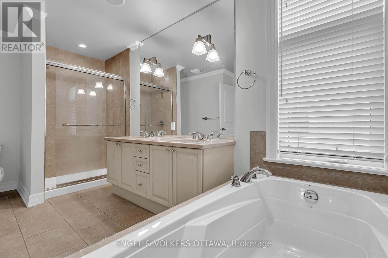 108 Manorhill Private, Ottawa, Ontario  K1H 2J4 - Photo 18 - X13813366