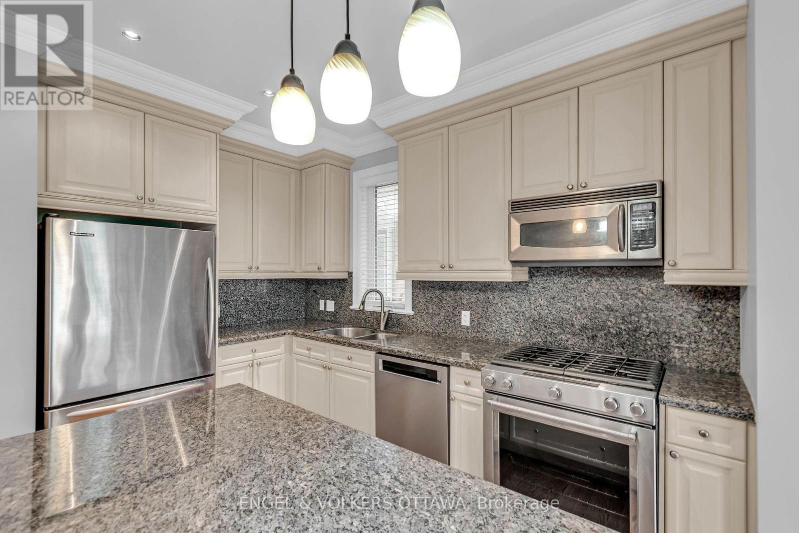 108 Manorhill Private, Ottawa, Ontario  K1H 2J4 - Photo 5 - X13813366