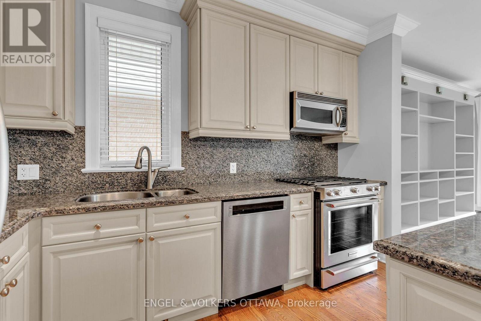 108 Manorhill Private, Ottawa, Ontario  K1H 2J4 - Photo 6 - X13813366