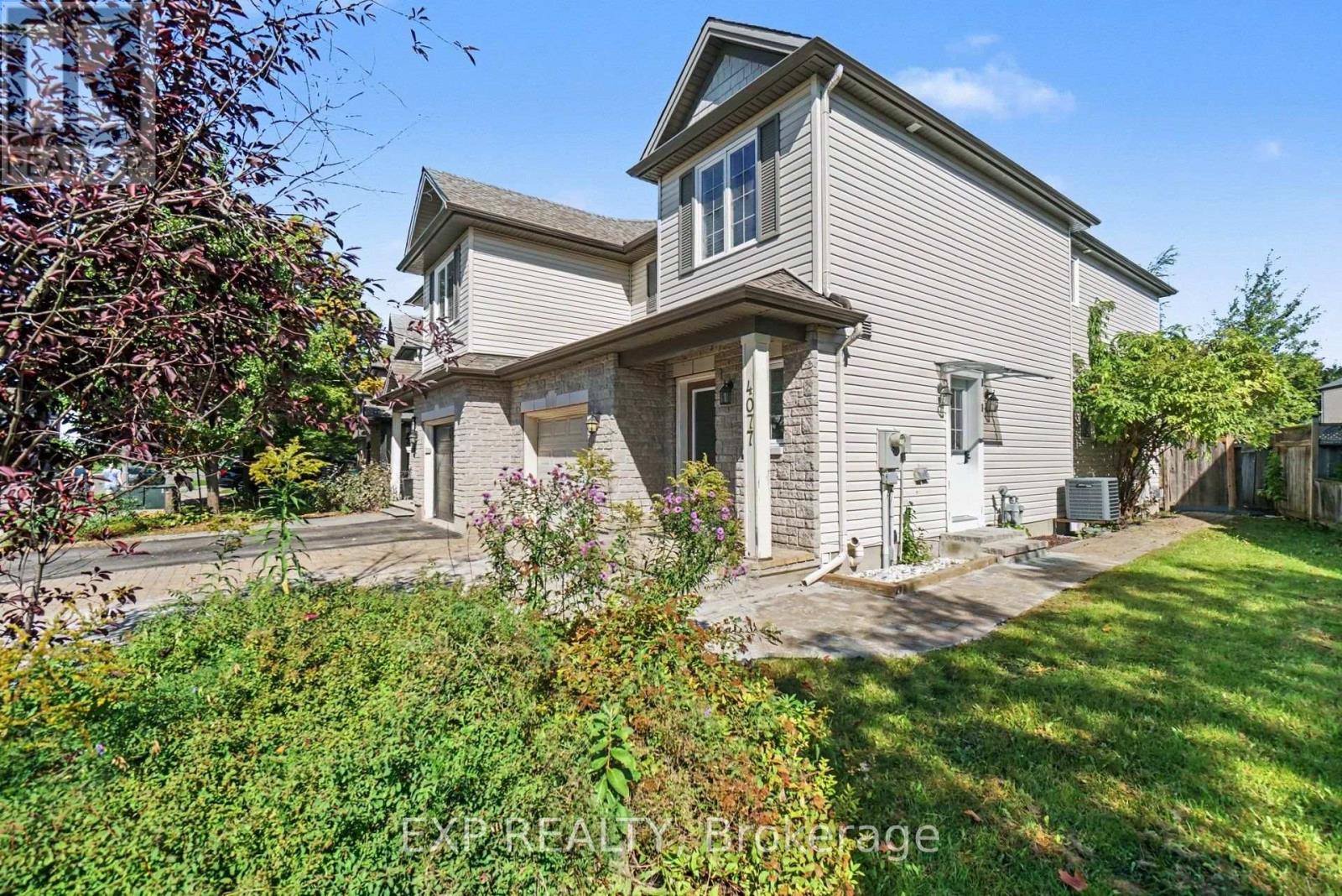 4077 Kelly Farm Drive, Ottawa, Ontario  K1T 4J3 - Photo 2 - X13813432