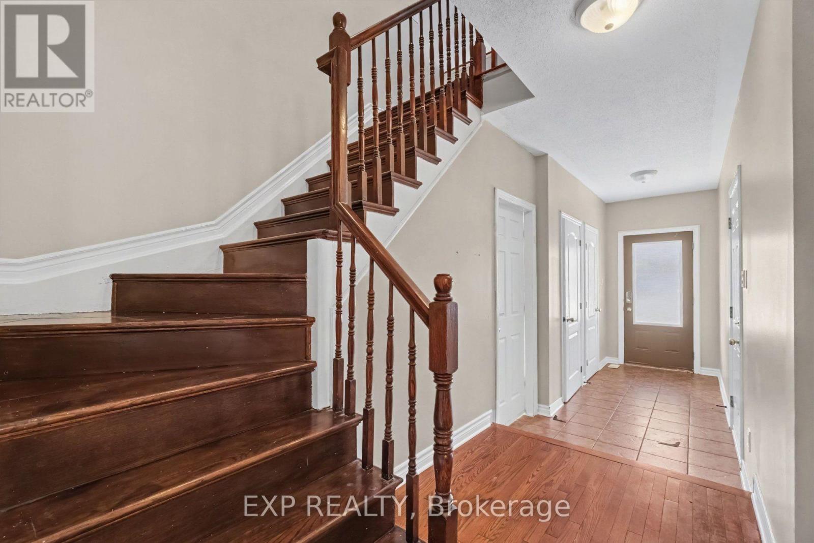 4077 Kelly Farm Drive, Ottawa, Ontario  K1T 4J3 - Photo 4 - X13813432