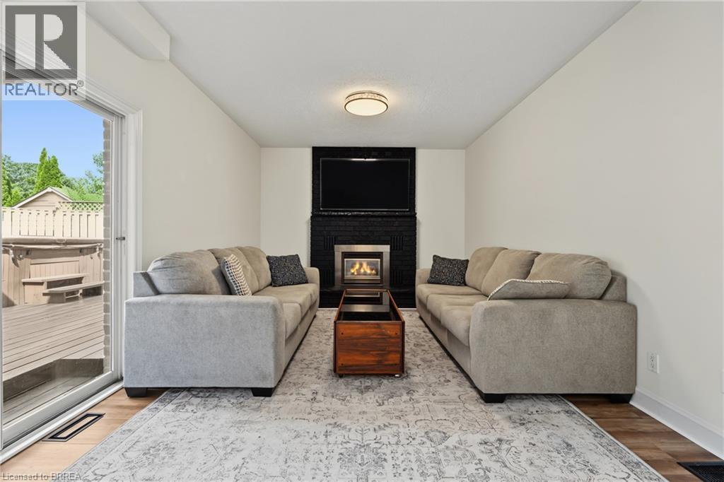 141 Race Street, Paris, Ontario  N3L 3X2 - Photo 5 - 40864909