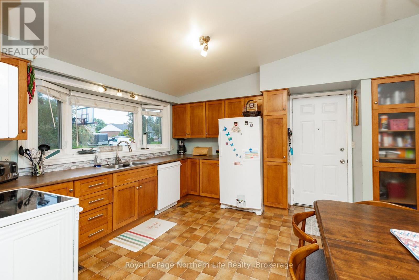 763 Eastwood Avenue, North Bay, Ontario  P1B 7V4 - Photo 4 - X13813454