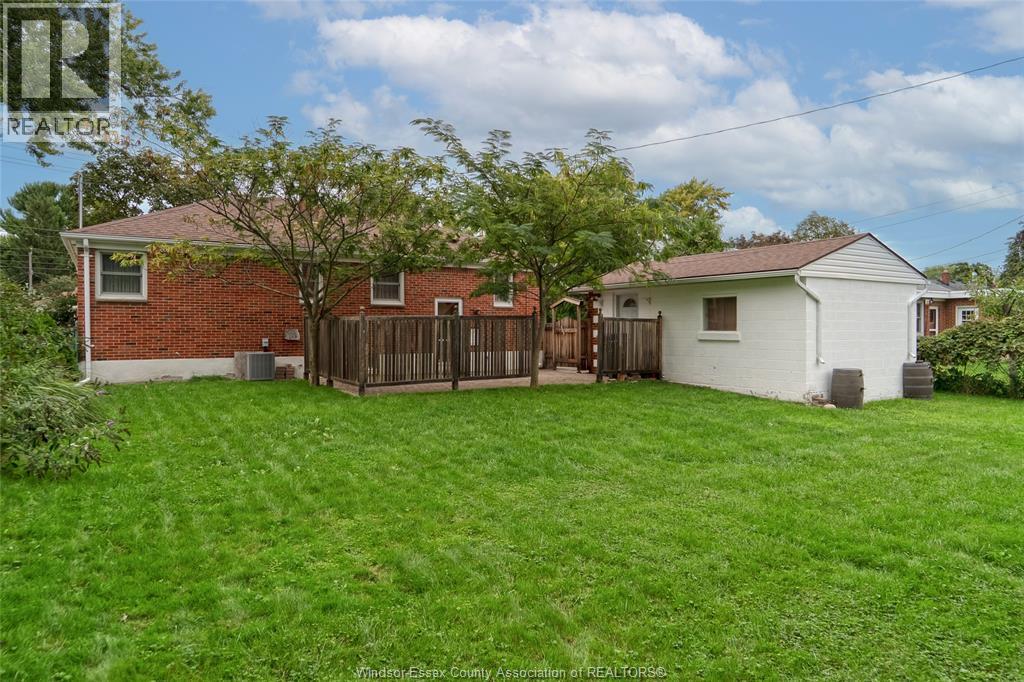 1051 Grand Marais Road West, Windsor, Ontario  N9E 1C2 - Photo 30 - 26023195