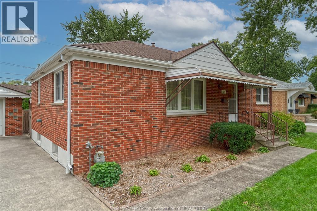 1051 Grand Marais Road West, Windsor, Ontario  N9E 1C2 - Photo 4 - 26023195