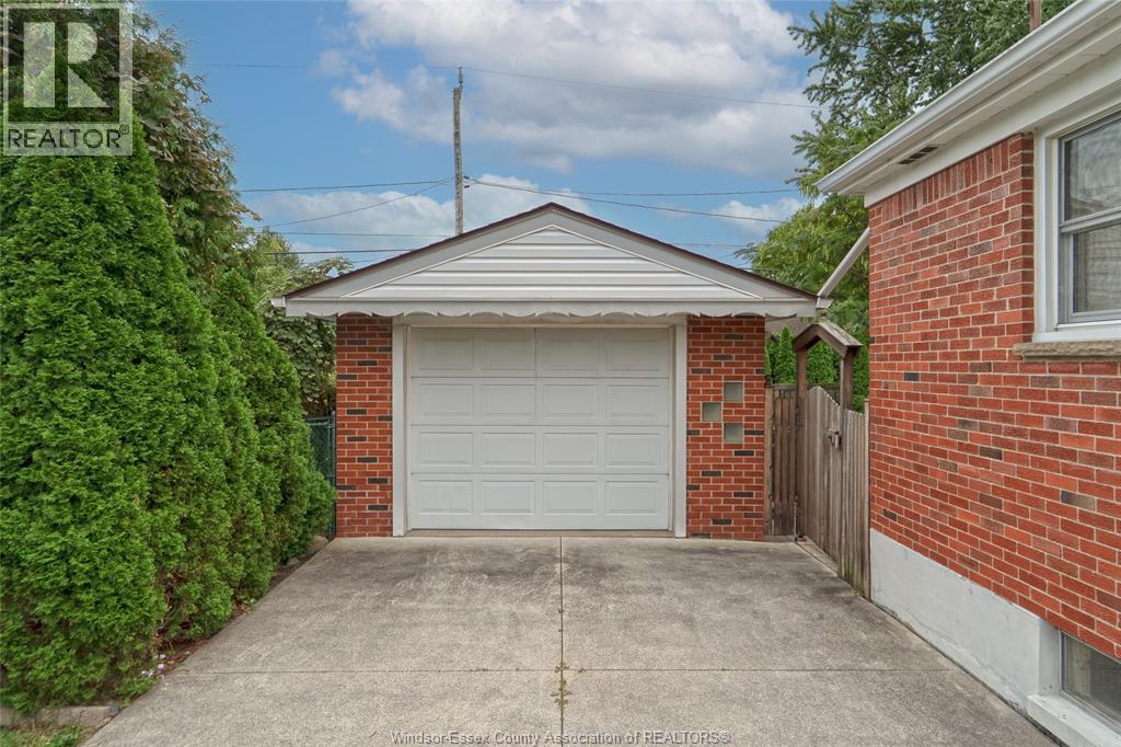 1051 Grand Marais Road West, Windsor, Ontario  N9E 1C2 - Photo 5 - 26023195