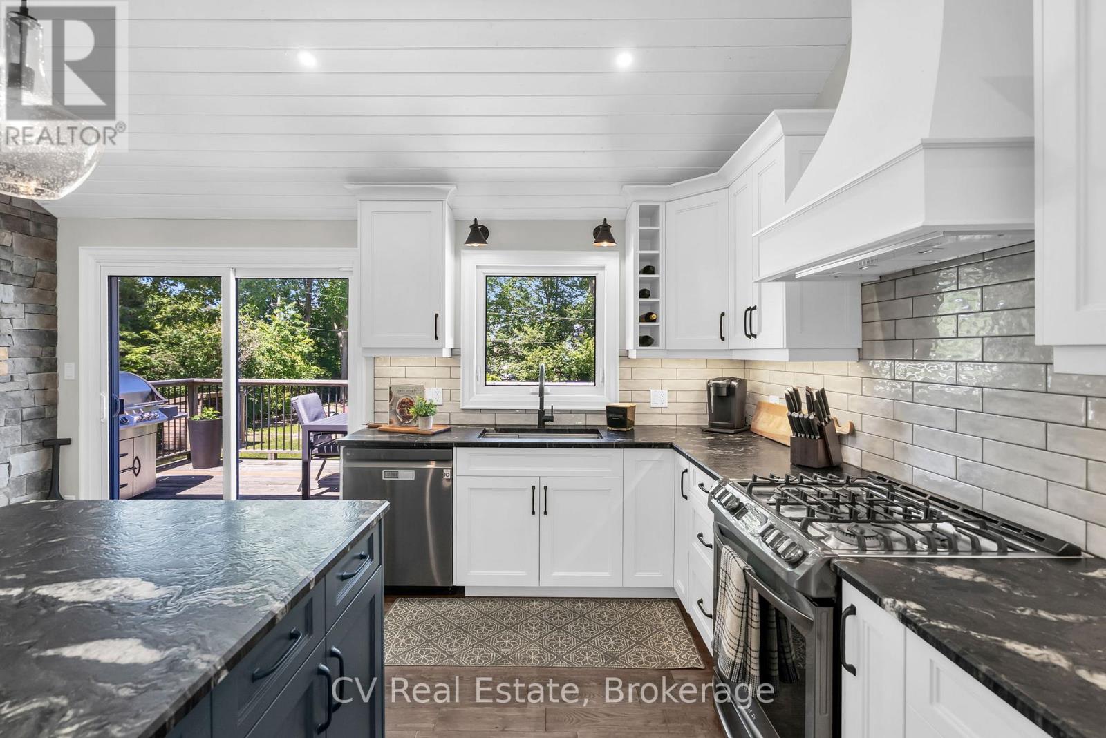 22 Baycrest Drive, Barrie (North Shore), Ontario  L4M 7C7 - Photo 11 - S13813438