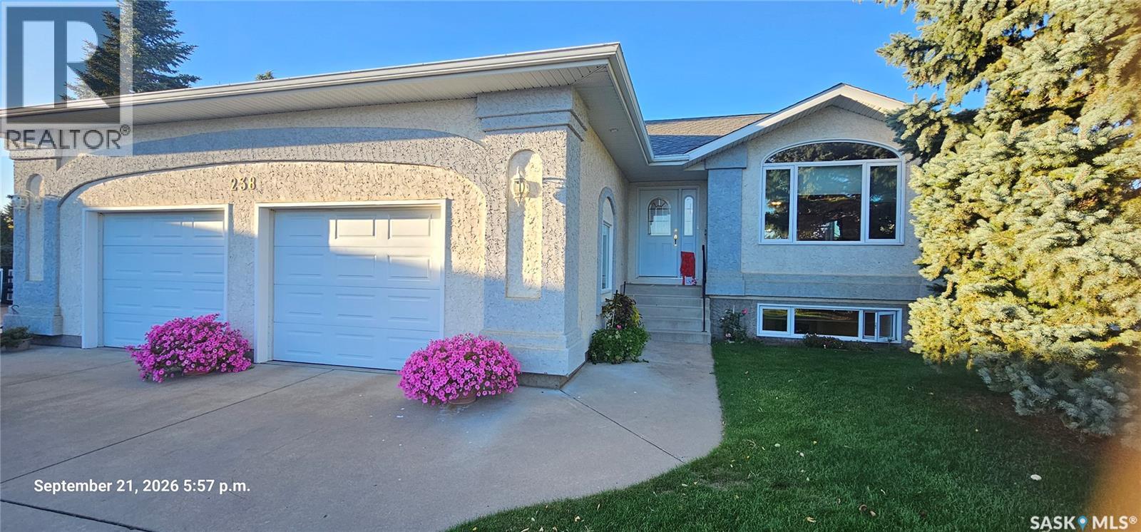 238 Mckay Court, Warman, Saskatchewan  S0K 4S0 - Photo 2 - SK049108