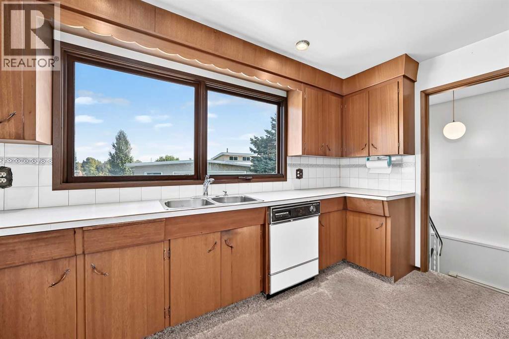 4632 Montana Drive NW, Calgary, Alberta  T3B 1G1 - Photo 5 - A2344105