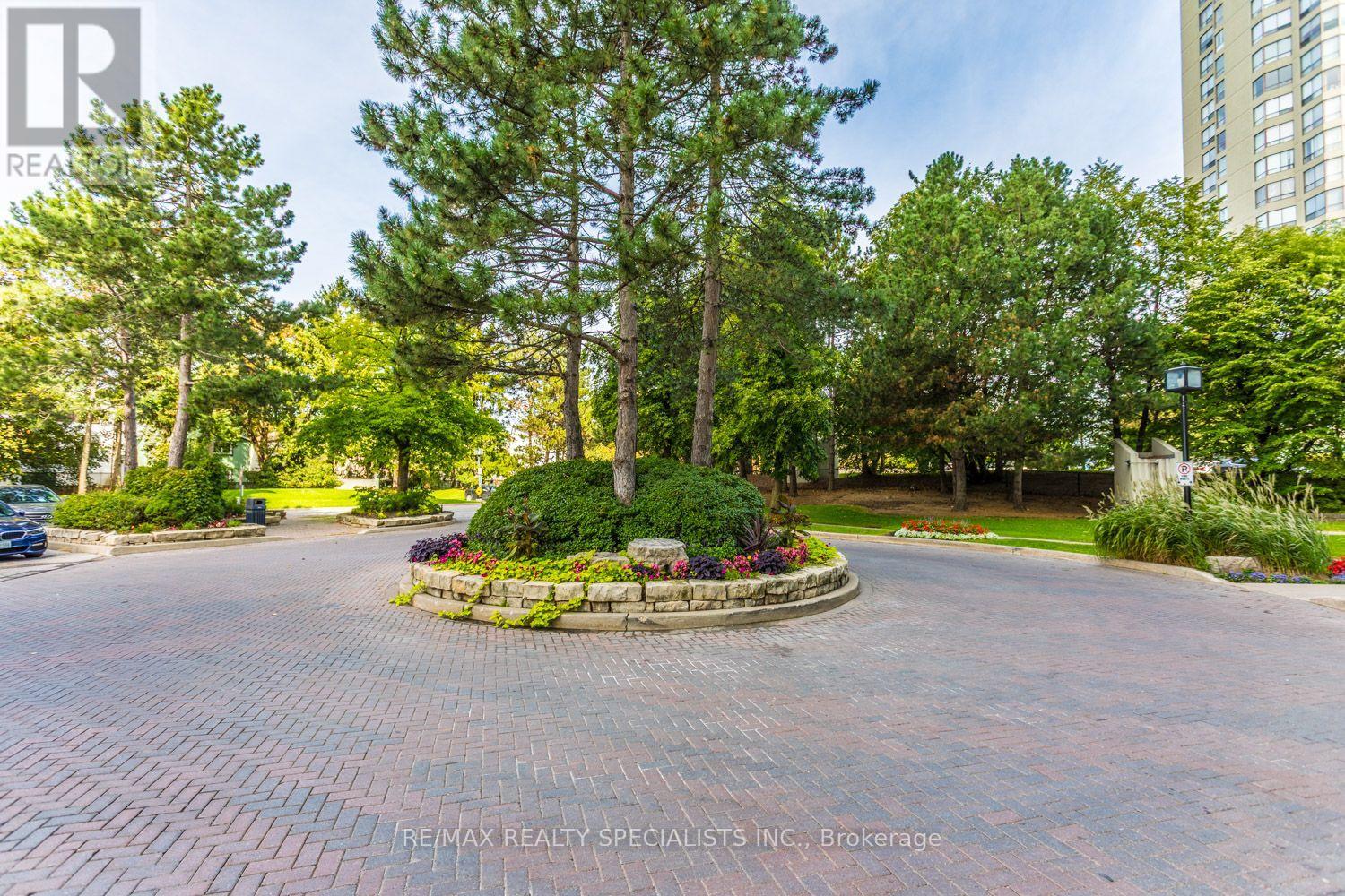307 - 26 Hanover Road, Brampton, Ontario  L6S 4T2 - Photo 4 - W13813348
