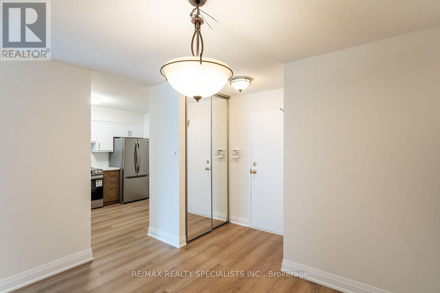 307 - 26 Hanover Road, Brampton, Ontario  L6S 4T2 - Photo 5 - W13813348