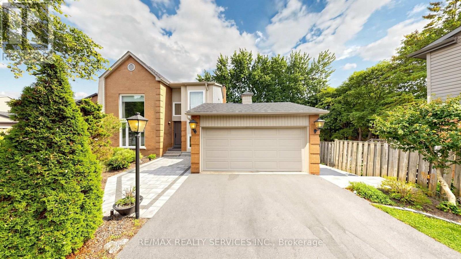 319 Dingle Court, Caledon, Ontario  L7E 4T2 - Photo 3 - W13813422