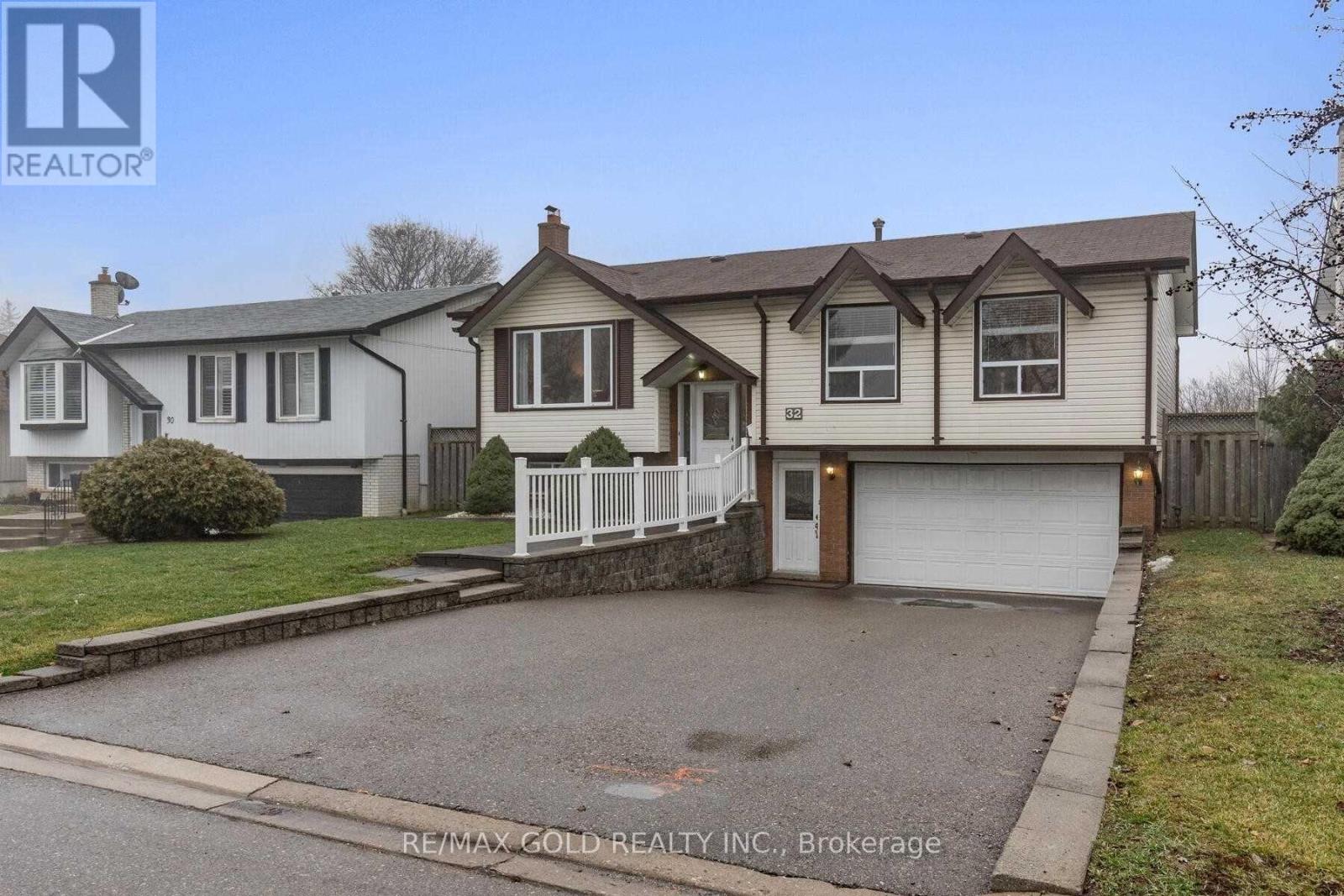 32 Glenforest Road, Brampton, Ontario  L6S 1K6 - Photo 2 - W13813496