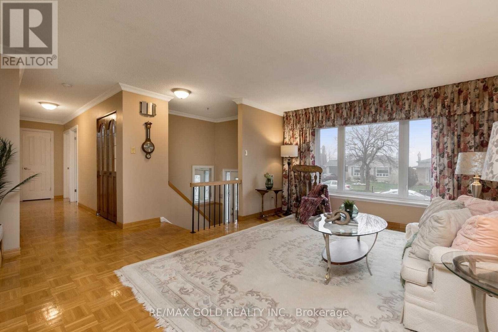 32 Glenforest Road, Brampton, Ontario  L6S 1K6 - Photo 7 - W13813496