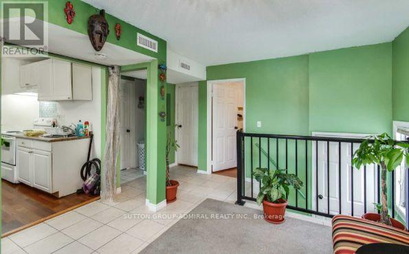 Upper - 2538 Weston Road, Toronto, Ontario  M9N 2A6 - Photo 2 - W13813498