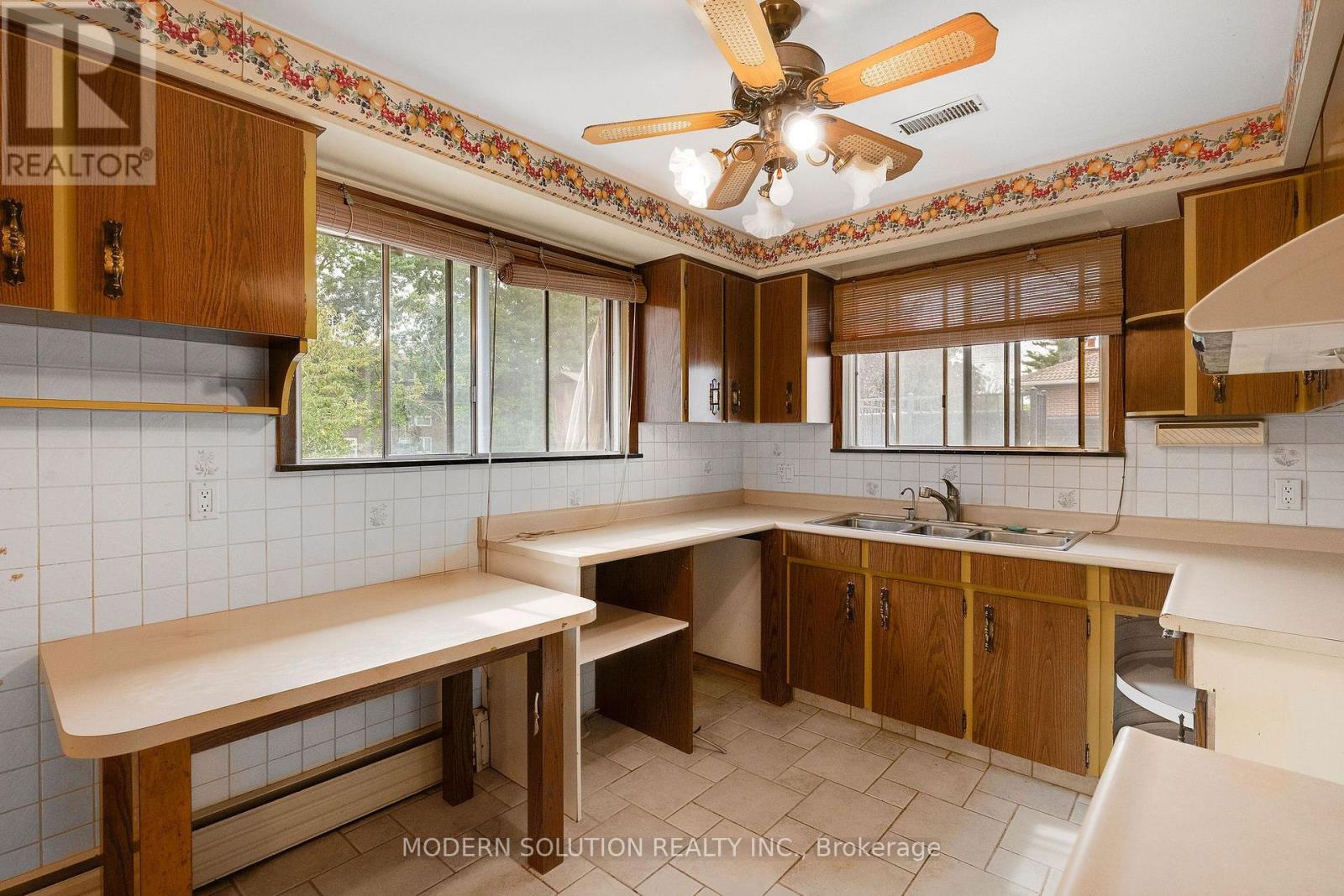 114 Elmcrest Road, Toronto, Ontario  M9C 3R9 - Photo 12 - W13813512
