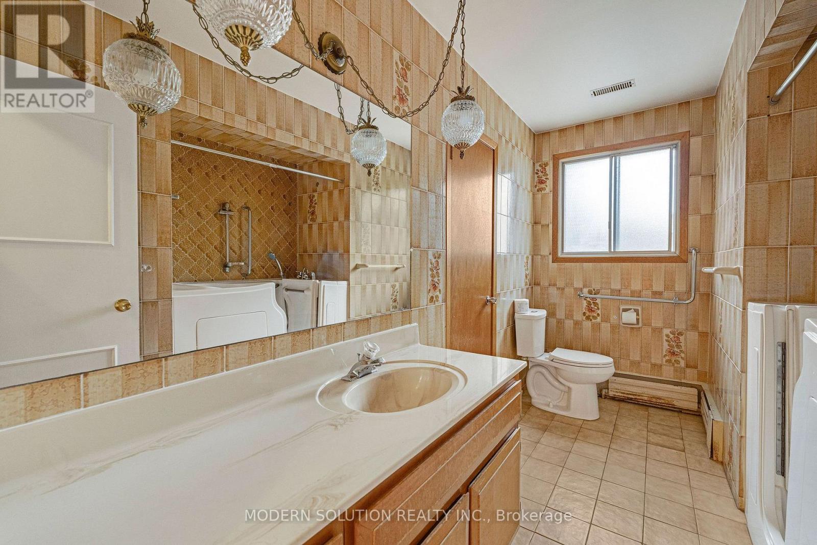 114 Elmcrest Road, Toronto, Ontario  M9C 3R9 - Photo 21 - W13813512