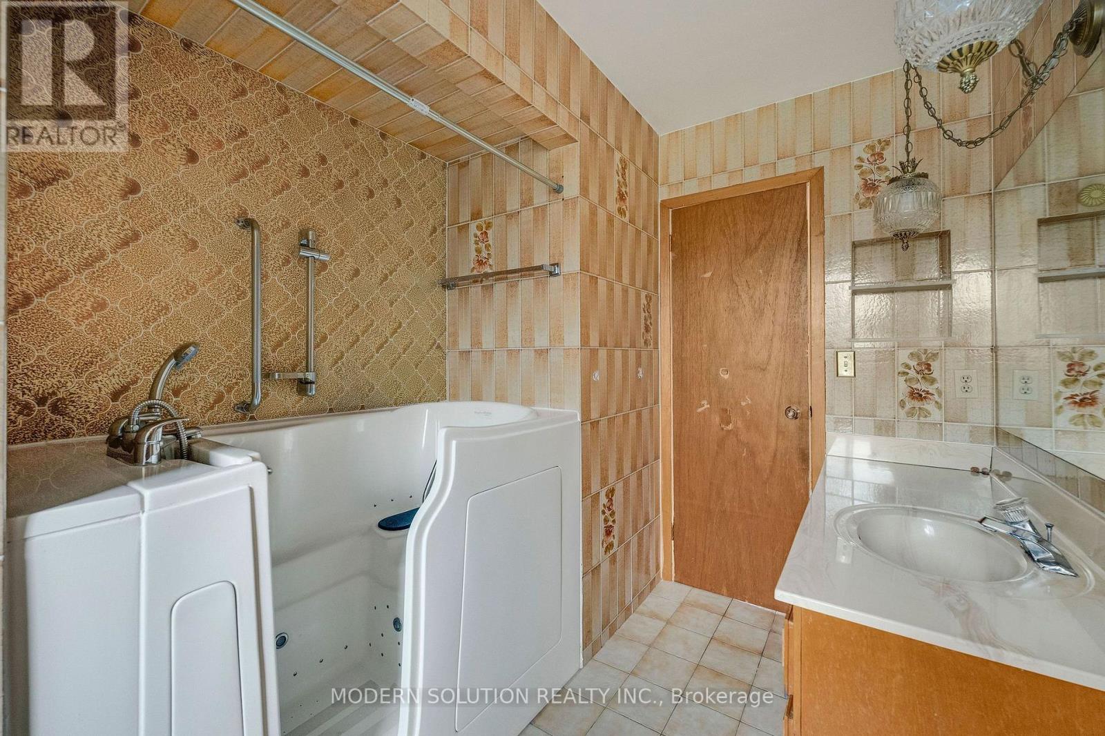 114 Elmcrest Road, Toronto, Ontario  M9C 3R9 - Photo 22 - W13813512