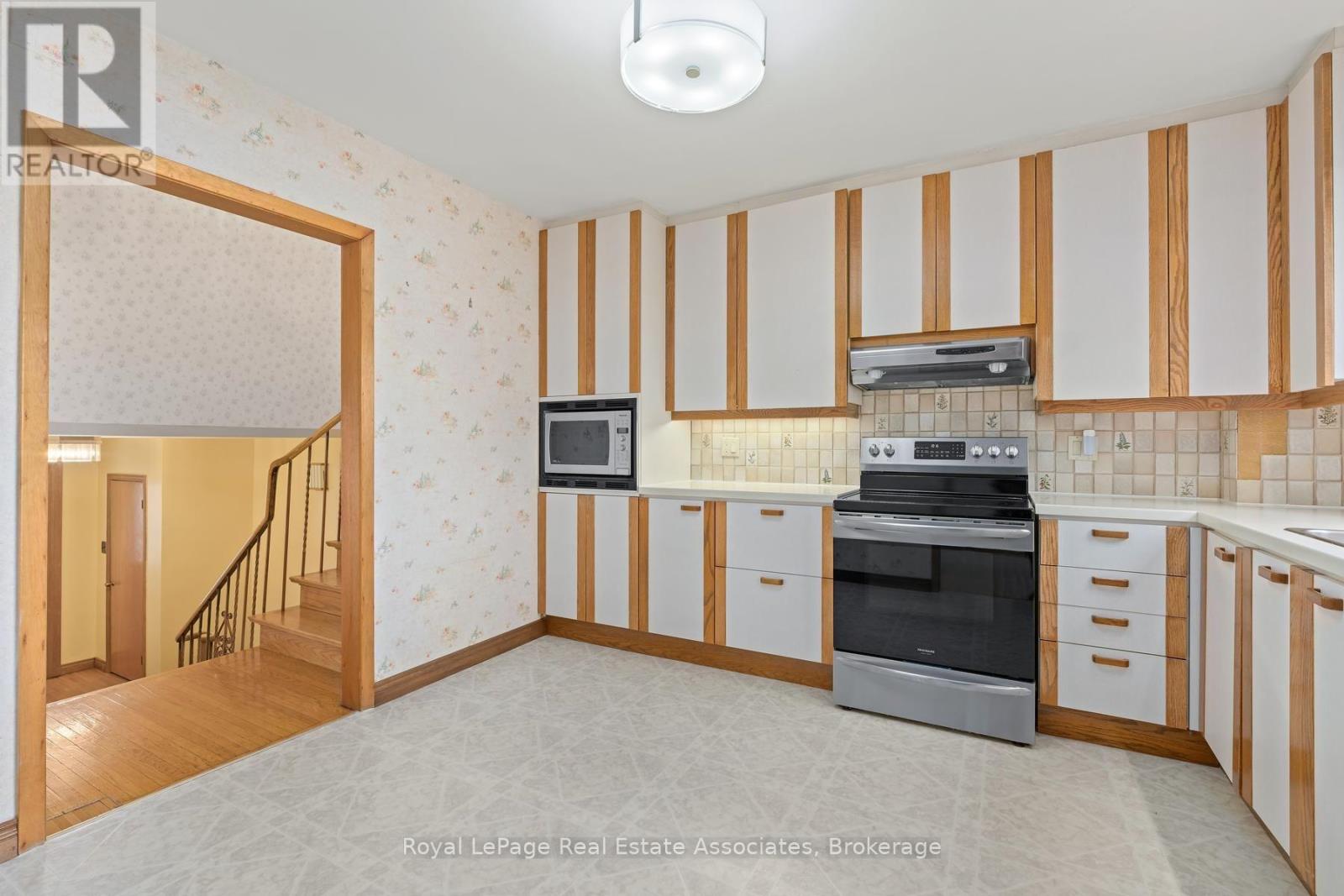 59 Alanmeade Crescent, Toronto, Ontario M9B 2H2 - Photo 12 - W13813540