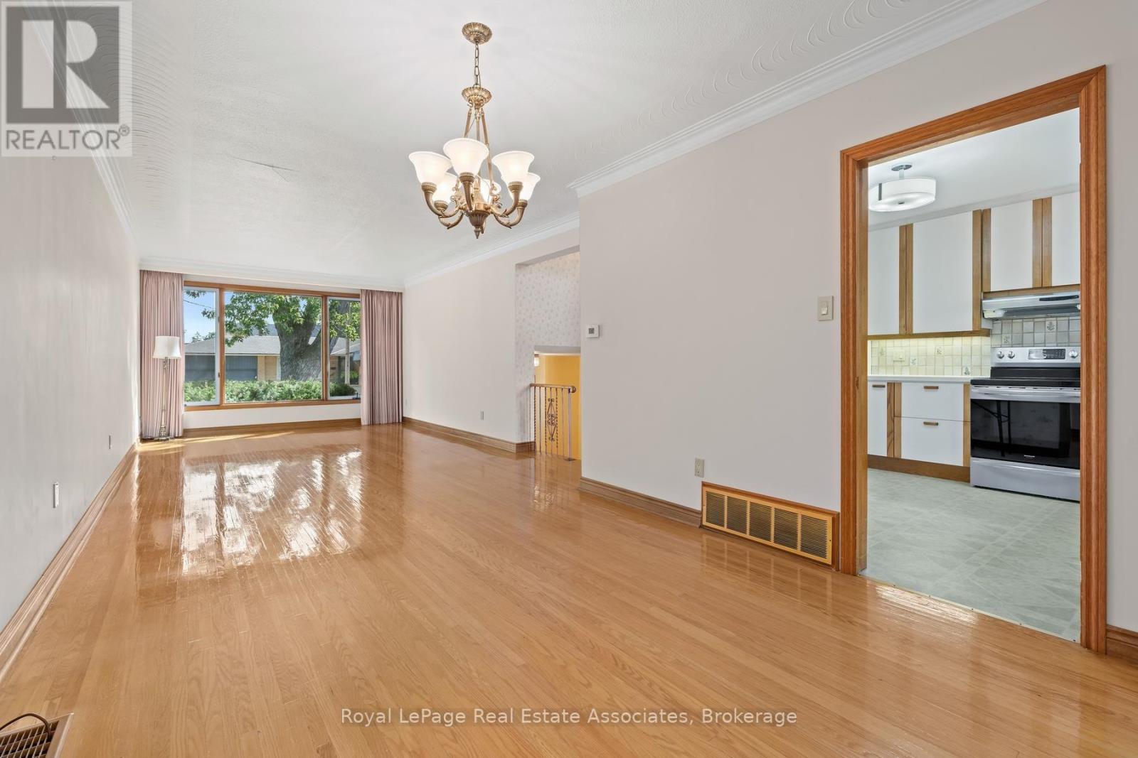 59 Alanmeade Crescent, Toronto, Ontario M9B 2H2 - Photo 17 - W13813540
