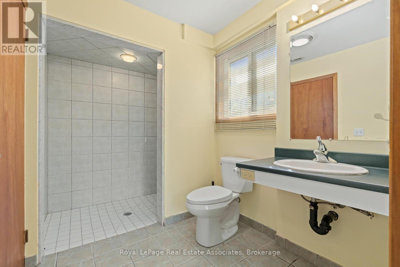 59 Alanmeade Crescent, Toronto, Ontario M9B 2H2 - Photo 9 - W13813540