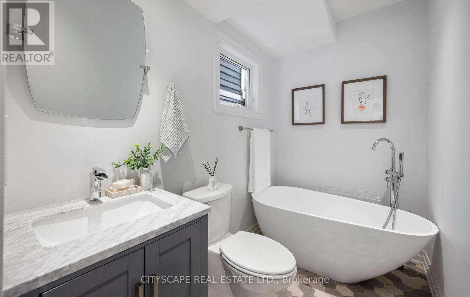 48 Golfview Avenue, Toronto, Ontario  M4E 2K1 - Photo 14 - E13809990