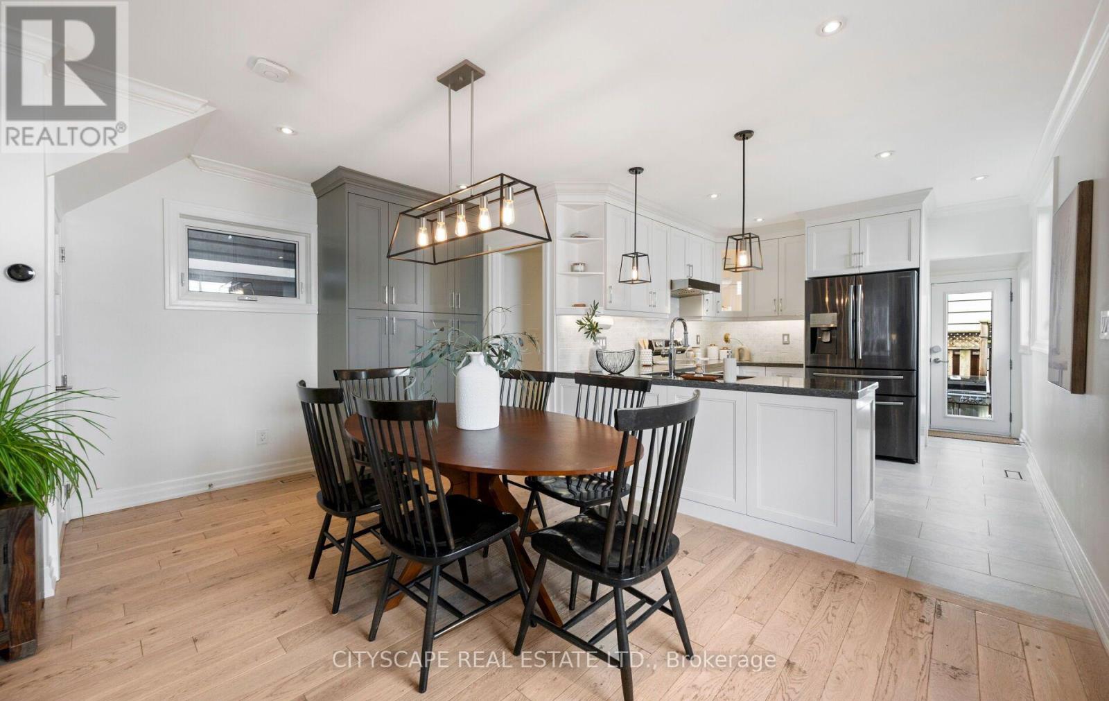 48 Golfview Avenue, Toronto, Ontario  M4E 2K1 - Photo 9 - E13809990
