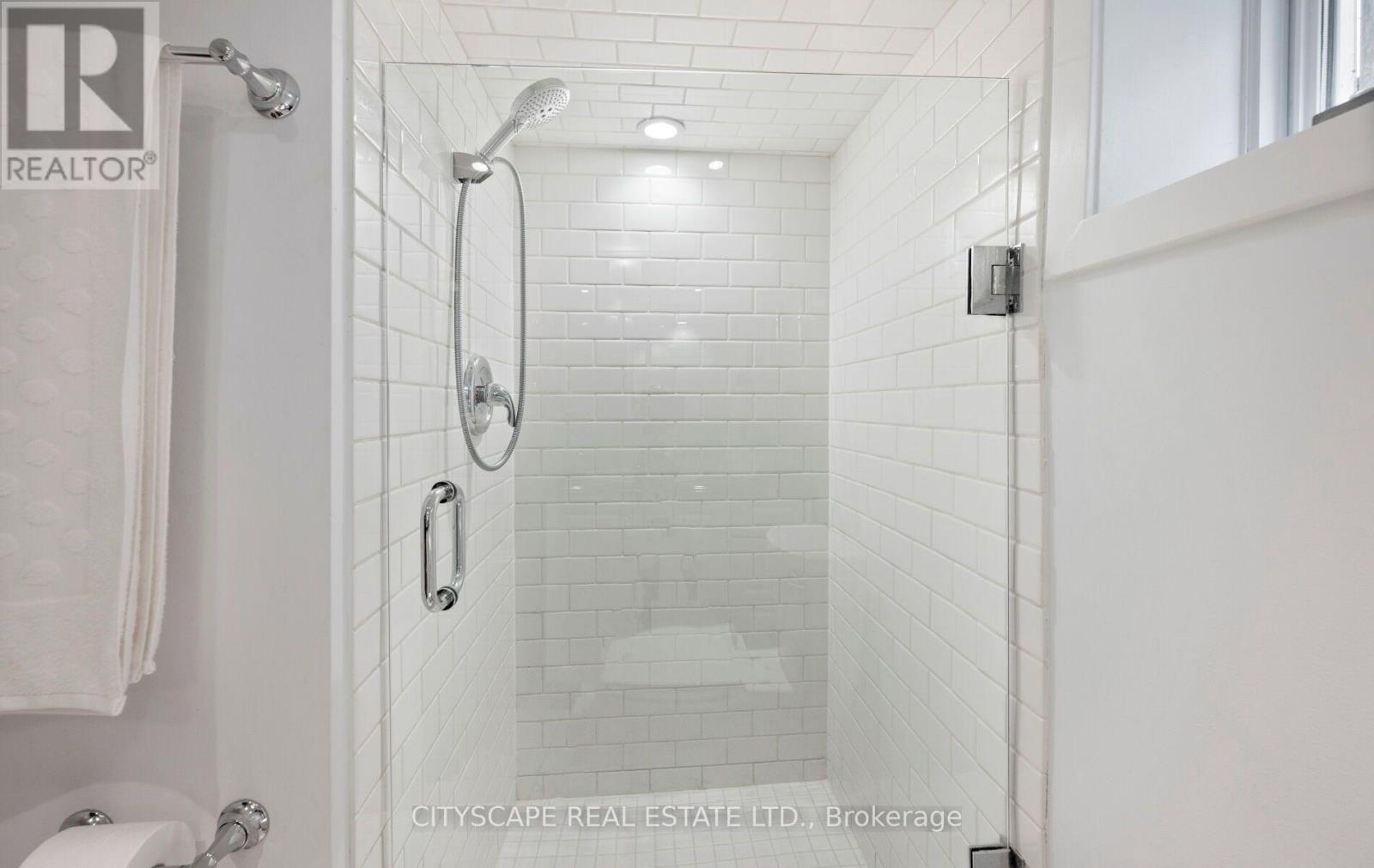 48 Golfview Avenue, Toronto, Ontario  M4E 2K1 - Photo 35 - E13809990