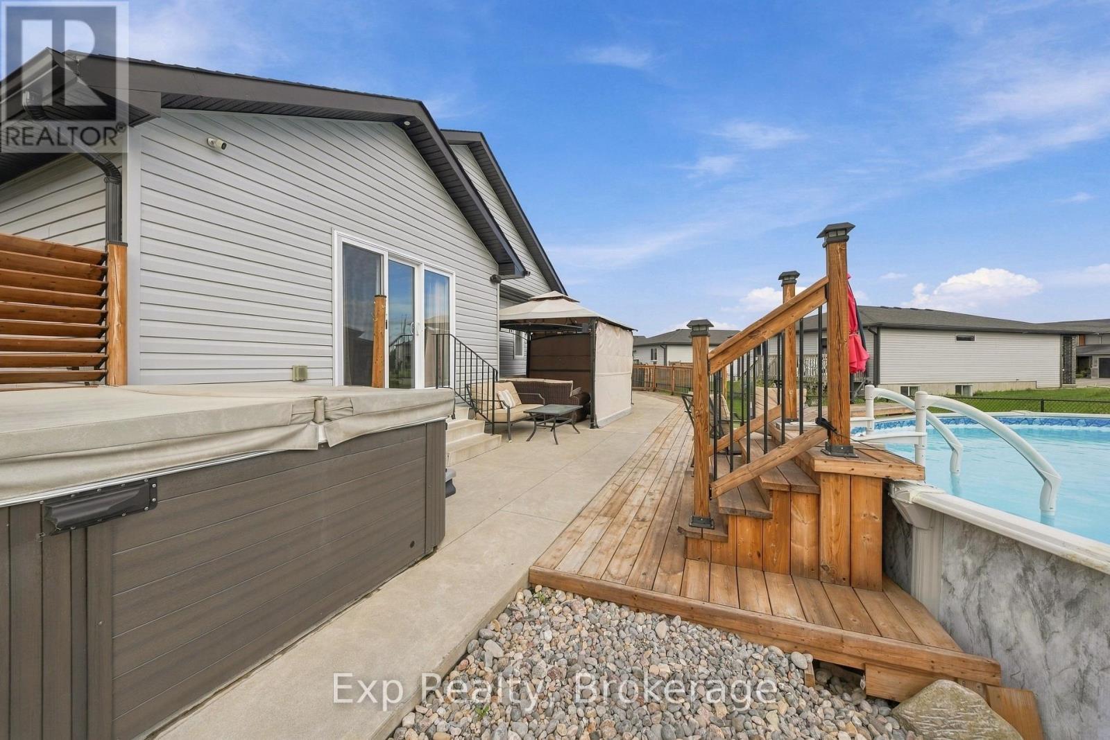 14 LEHTINEN CRESCENT photo 33