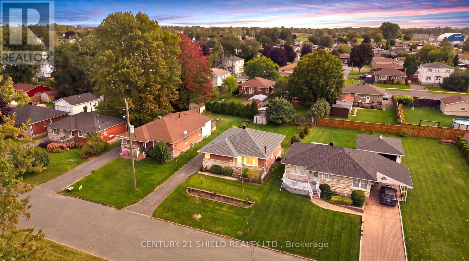 1303 LASCELLE AVENUE, Cornwall, Ontario