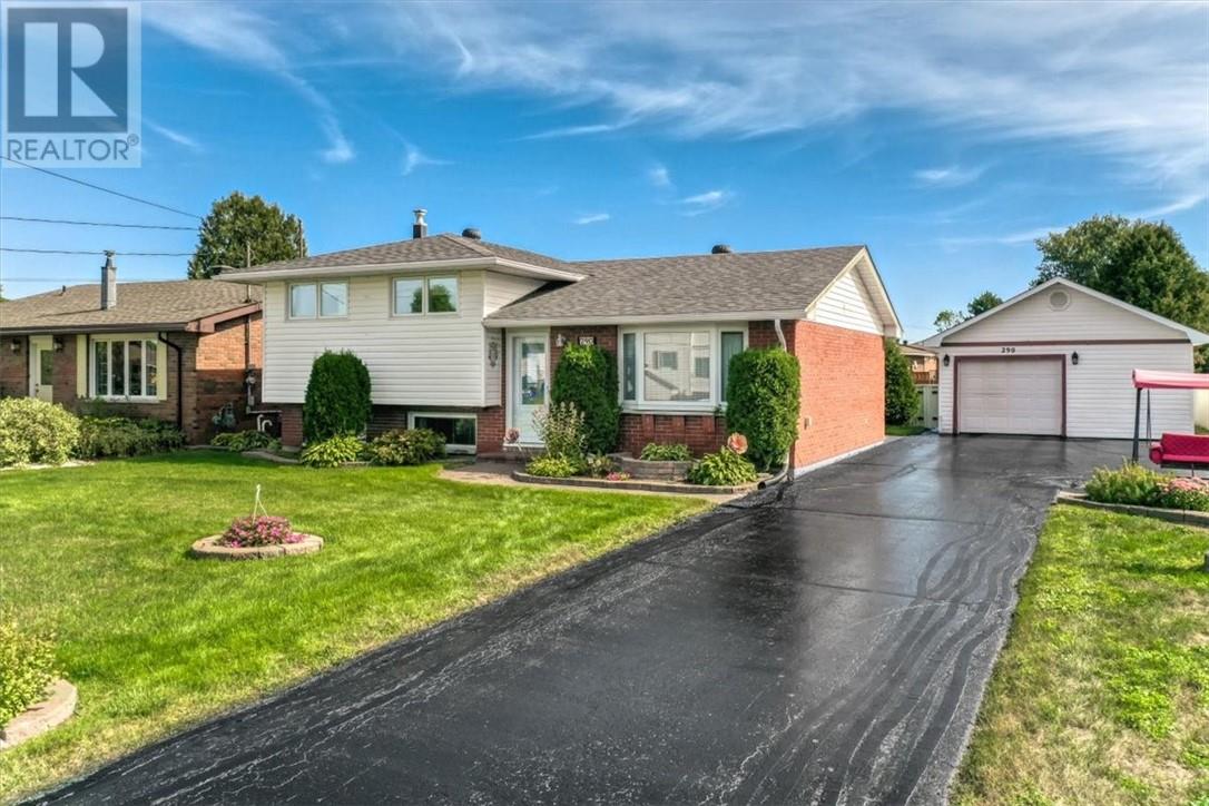 290 Cote Avenue, Chelmsford, Ontario