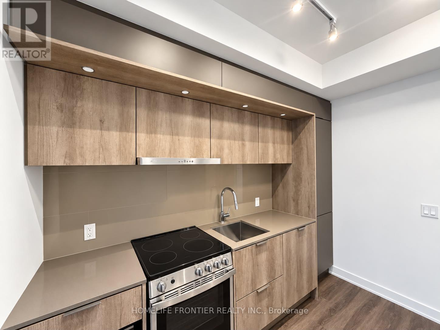 7303 - 448 Burnhamthorpe Road W, Mississauga, Ontario  L5B 0R4 - Photo 4 - W13813002