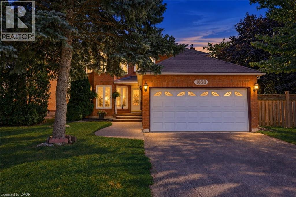 1058 Glenbrook Avenue, Oakville, Ontario  L6H 4A3 - Photo 2 - 40862521