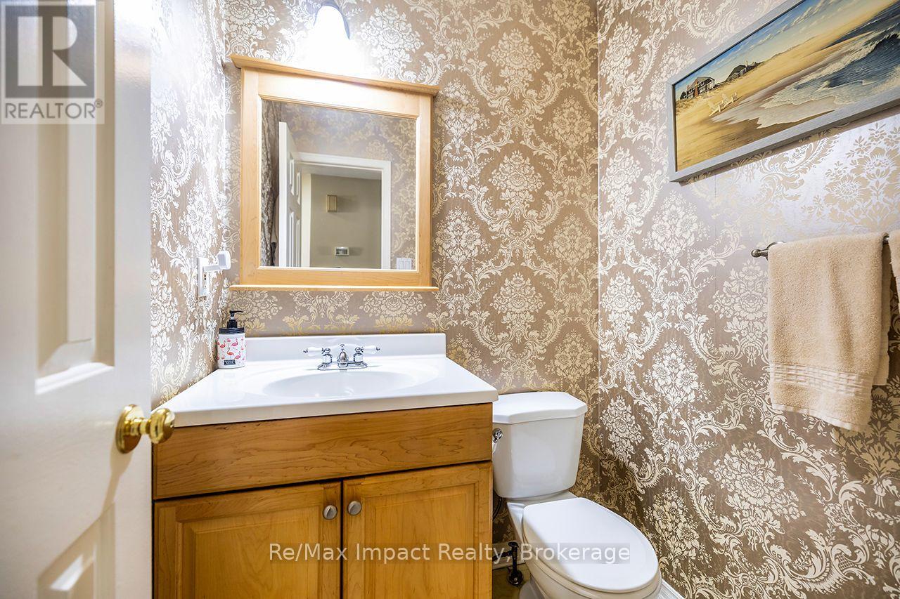 122 Wright Crescent, Ajax, Ontario  L1S 6X7 - Photo 17 - E13813644