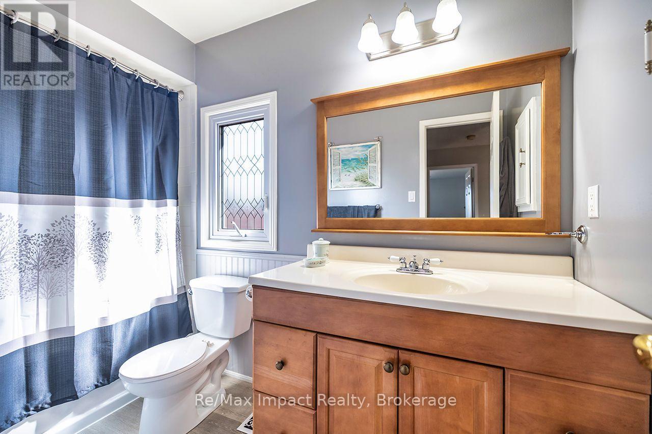 122 Wright Crescent, Ajax, Ontario  L1S 6X7 - Photo 18 - E13813644