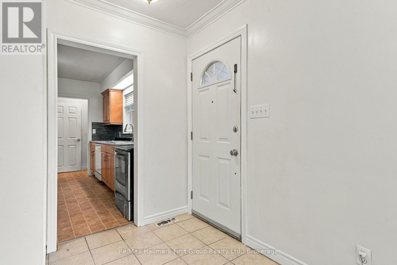 31 First Avenue, Quinte West, Ontario  K8V 4C2 - Photo 3 - X13813662