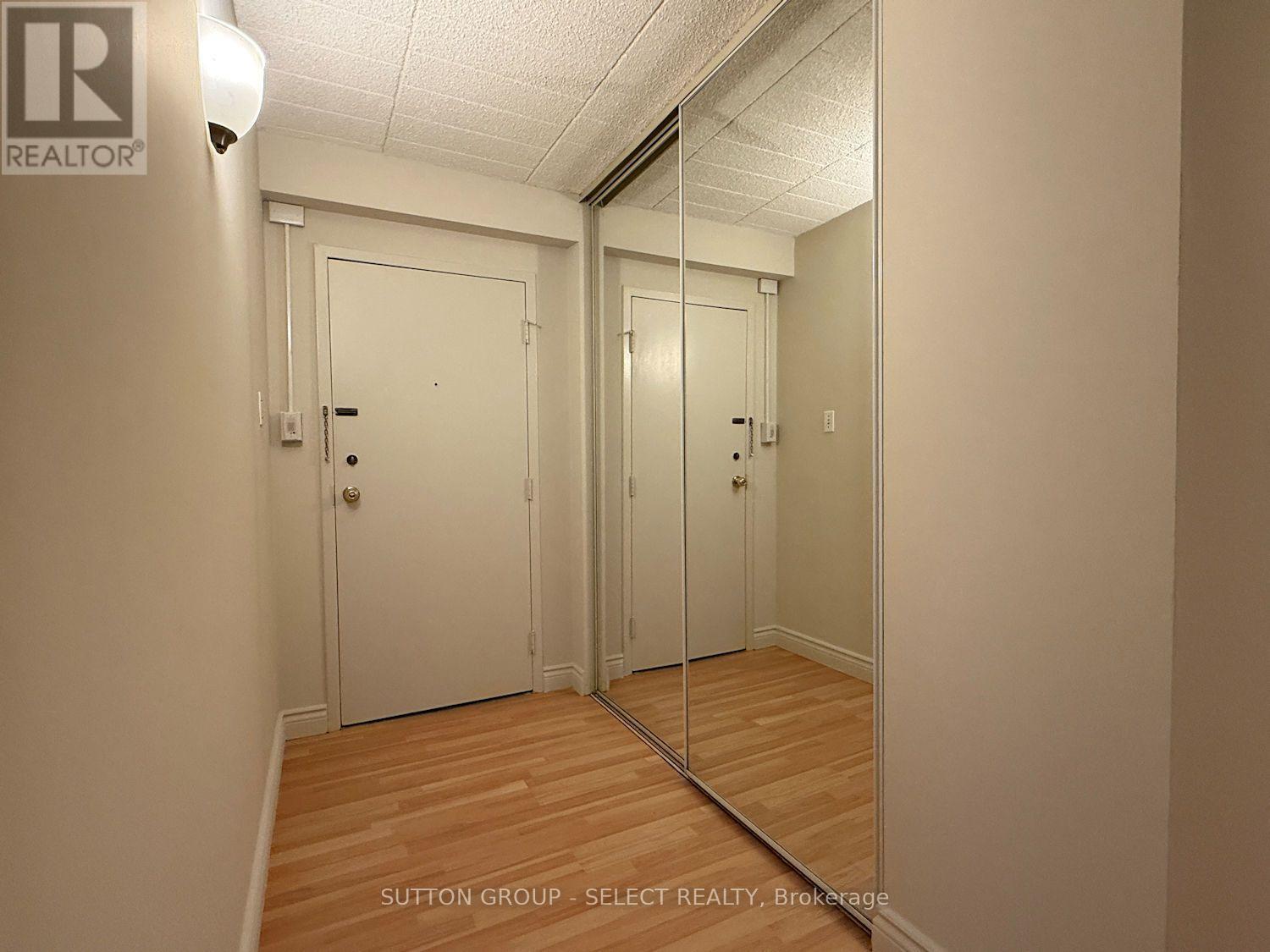 203 - 80 Breckenridge Drive, Kitchener, Ontario  N2B 2N9 - Photo 5 - X13813606