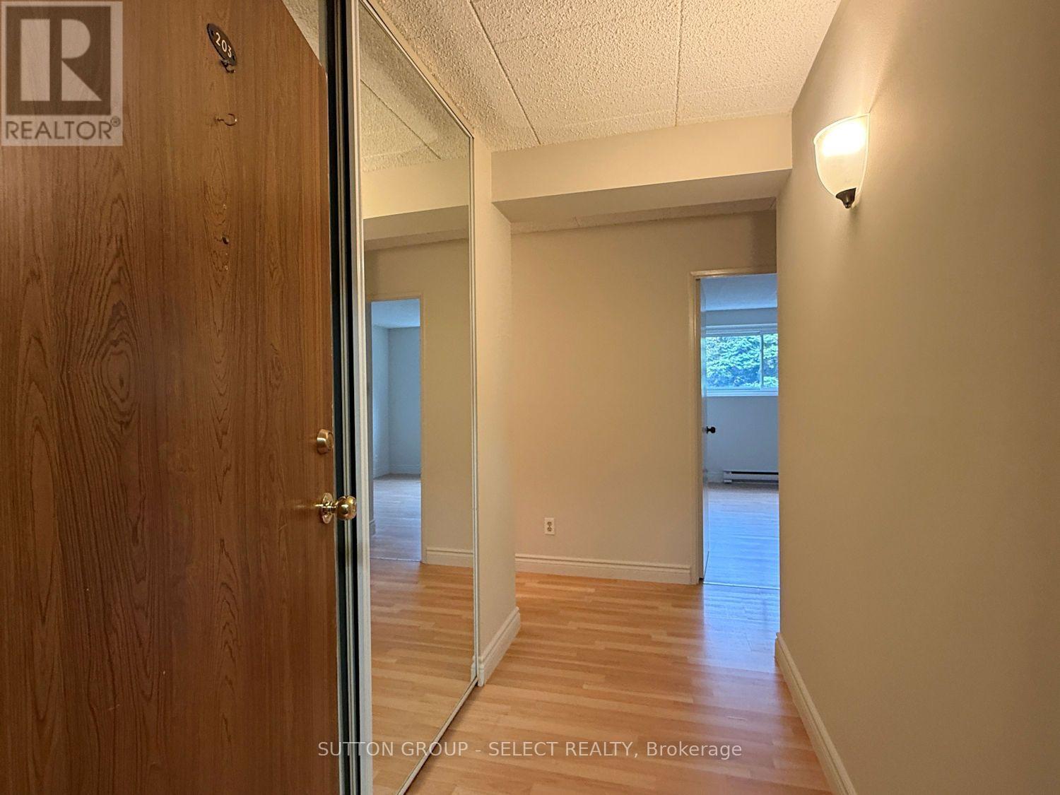 203 - 80 Breckenridge Drive, Kitchener, Ontario  N2B 2N9 - Photo 6 - X13813606