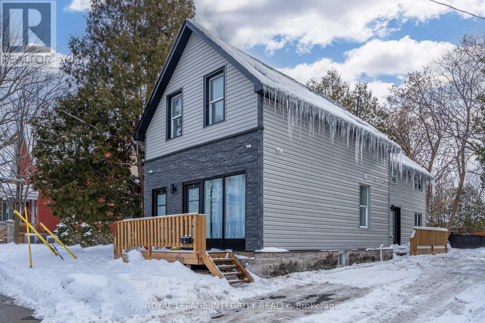 218-220 Mcarthur Avenue, Ottawa, Ontario  K1L 6P5 - Photo 2 - X13813626