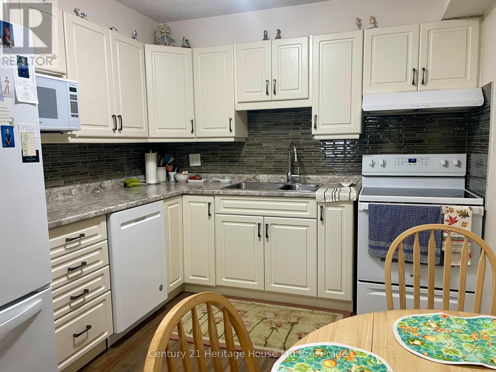 202 - 163 Ferguson Avenue, Woodstock, Ontario N4V 1A6 - Photo 5 - X13813618