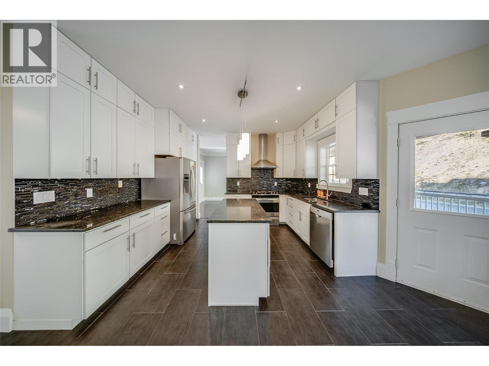 3732 5th Avenue, Castlegar, British Columbia V1N 4Y4 - Photo 9 - 10400666