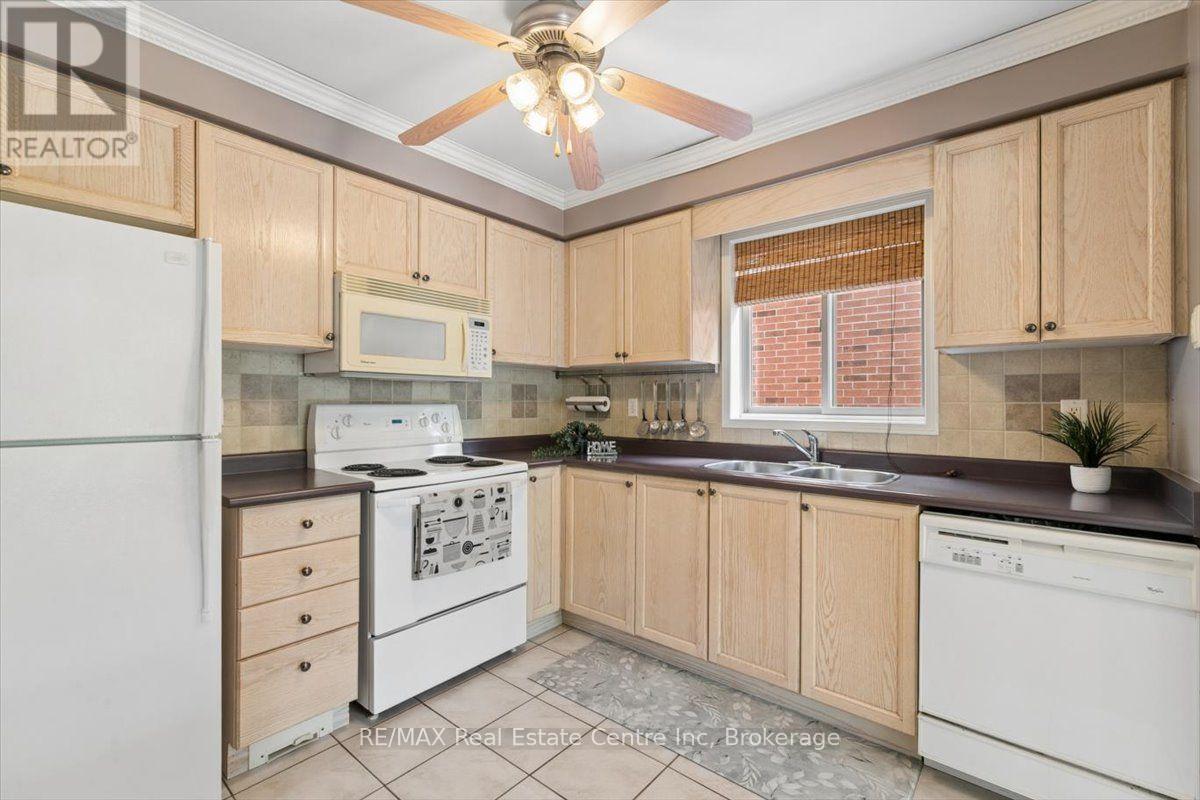 2524 Logan Avenue, Oakville, Ontario  L6H 6S2 - Photo 14 - W13813786